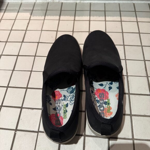 BOGS Women's Kicker Slip on Elastic Loafer Flat - Picture 2 of 4